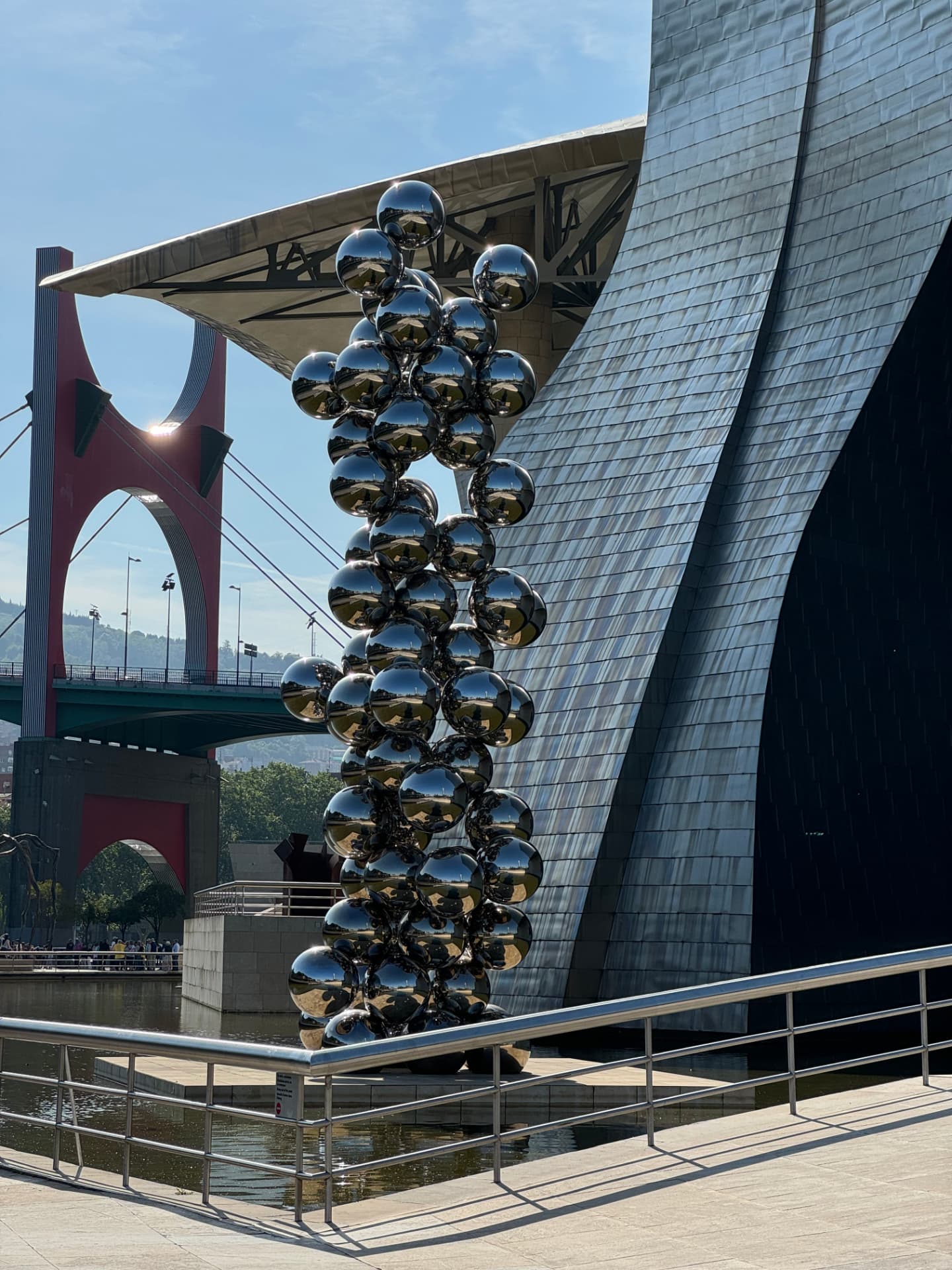 The Tall Tree and the Eye sculpture outside the Guggenheim Bilbao, with the La Salve Bridge behind