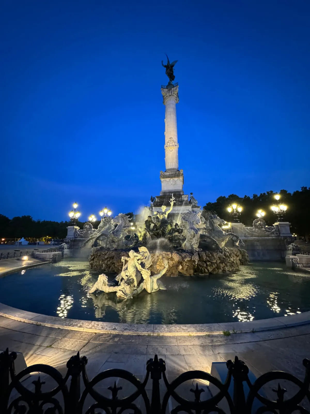 The horse fountains at the Monument aux Girondins at night