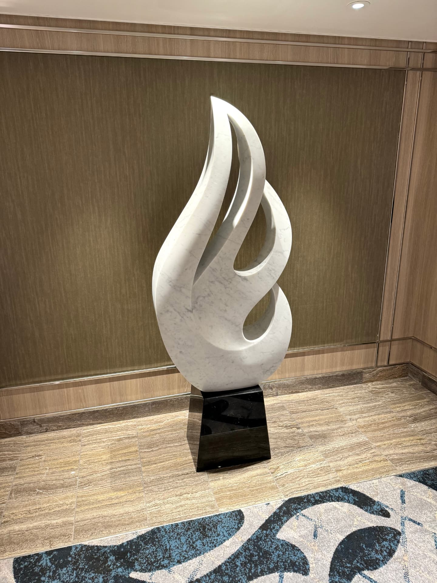 Abstract marble sculpture in an Oceania Vista corridor