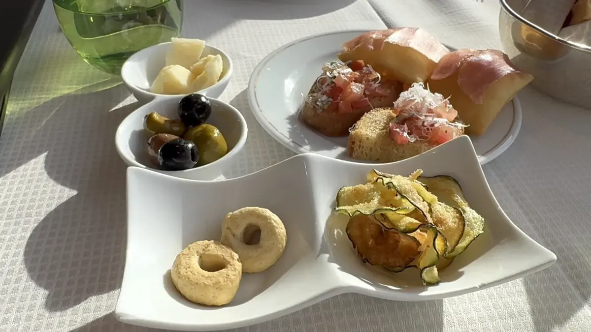 Antipasti plate with olives, parmesan, bruschetta and prosciutto at Sette Mari