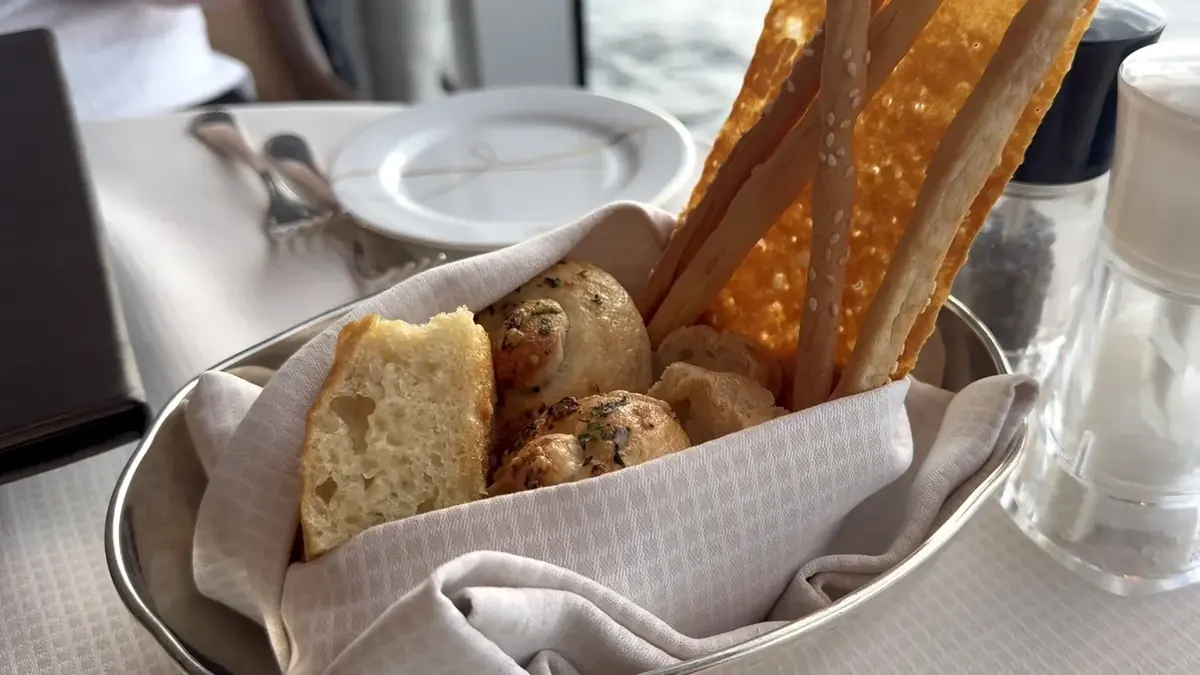 Bread basket with grissini and focaccia at Sette Mari at La Veranda